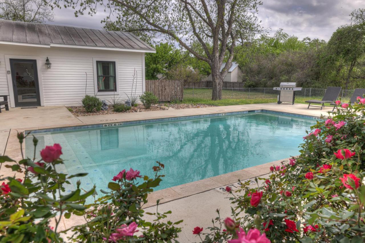Schubert Inn Cottage - Pool - Walk To Main St Fredericksburg Exterior photo